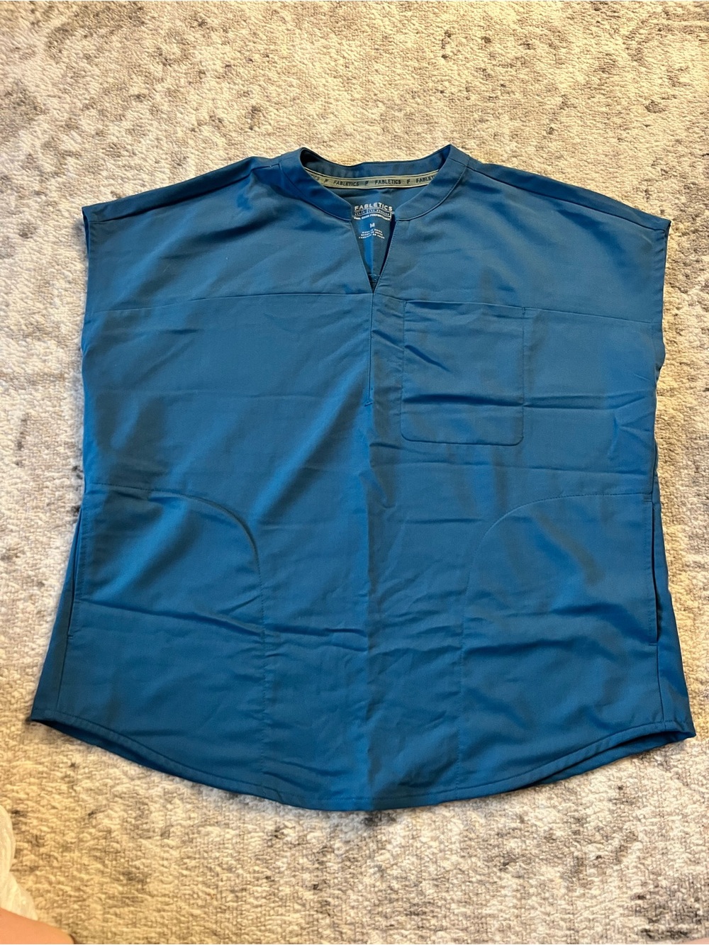 Fabletics V-Neck Women’s Scrub Top, M